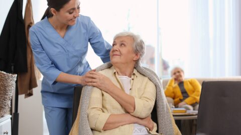 Day Care for Seniors with Dementia: Benefits, Safety, and Daily Care